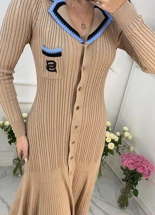 فستان ساندور بيج موكا طويل – خامة مضلعة بتصميم أنيق يخطف الأنظار