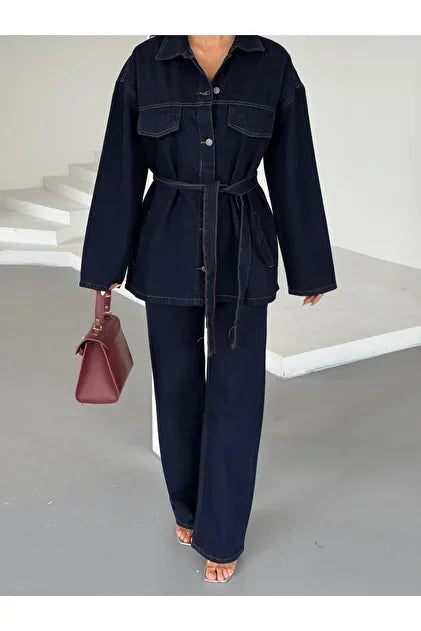 طقم جينز نسائي عصري قطعتين – جاكيت بحزام وبنطلون بقصّة مريحة