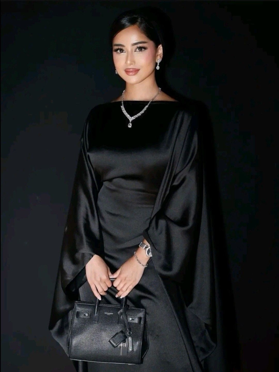 دراعة ستن حرير ستايل فراشة اسود