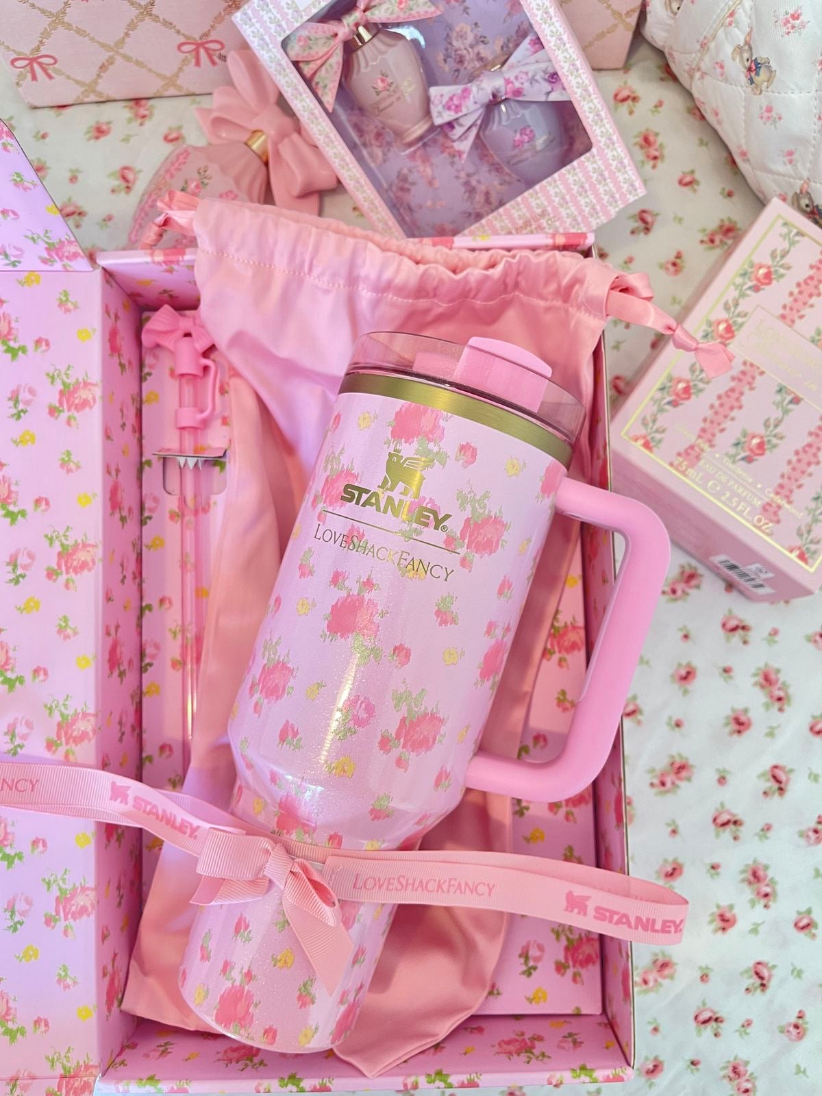 ستانلي مزخرف ورد وردي اصدار جديد