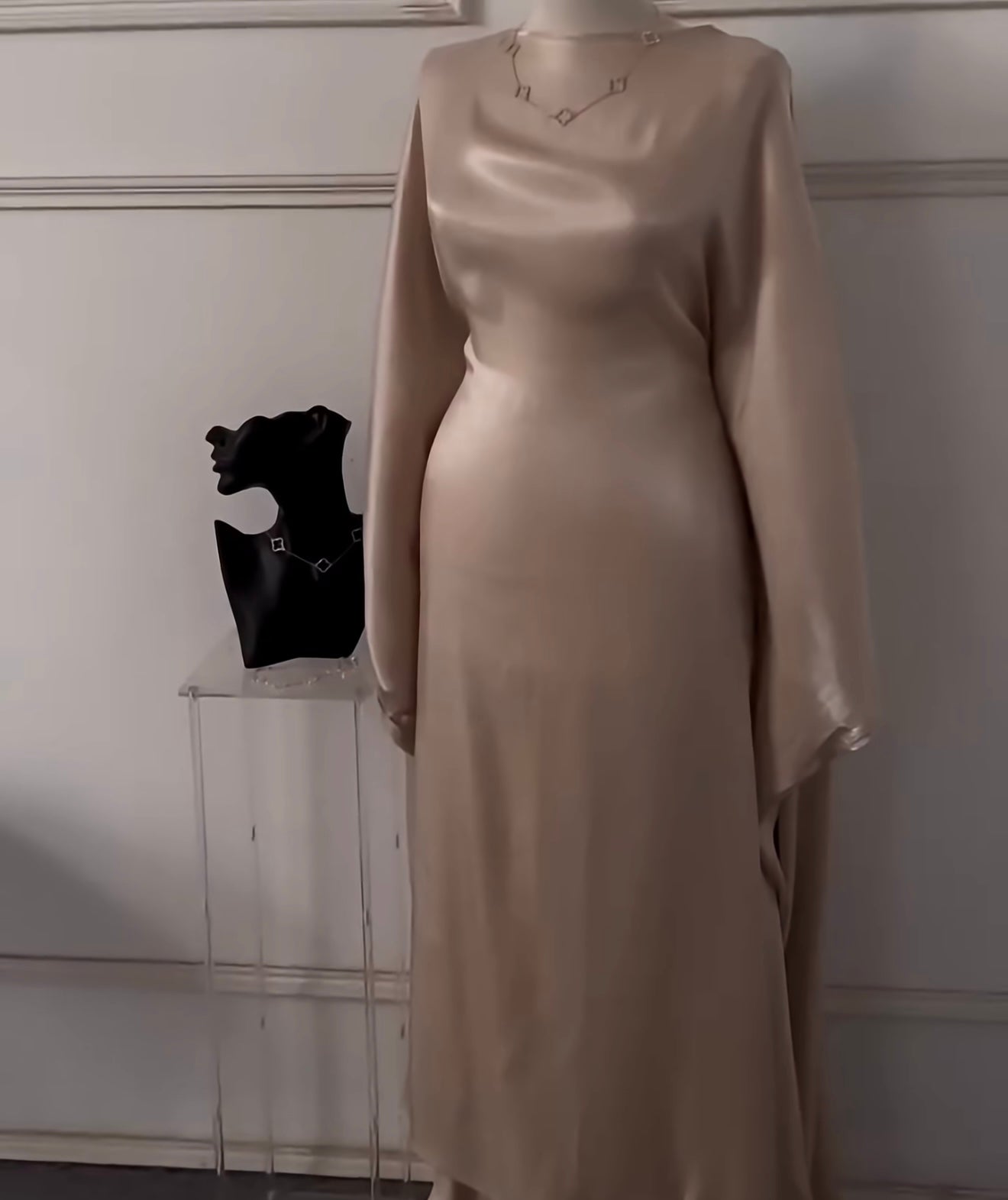 دراعة ستن حرير ستايل فراشة اسود