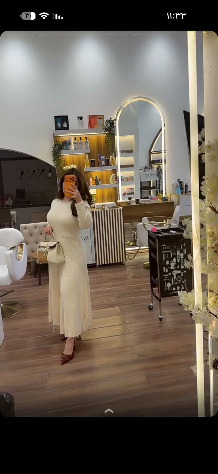 فستان ساندرو انيق بتفاصيل لؤلؤية – أوف وايت